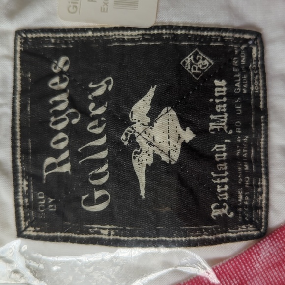 Vintage Rogues Gallery V-neck T-shirt: Red Skull on Ivory - "Excavation Skull" - Picture 3 of 4